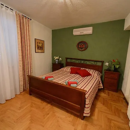 Bed & Breakfast Flora 4*